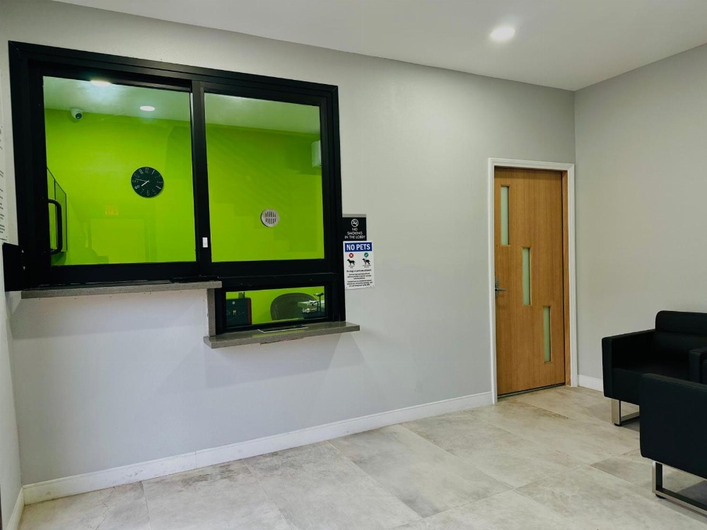 Deluxe Inn Hawthorne/ LAX