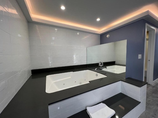 Deluxe Inn Hawthorne/ LAX image 8